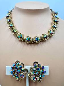 lot 24 image: Vintage Gold-Tone Necklace and Earring Set with Vibrant Rhinestones