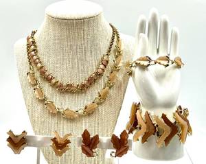 lot 34 image: Vintage Jewelry Set Necklace, Bracelet, and Earrings with Gold Tone and Peach including LISNER