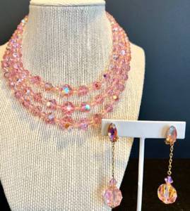 lot 66 image: Pink Crystal Necklace and Earring Set with Faceted Beads