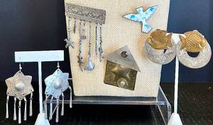 lot 77 image: Collection of Artistic Pins and Earrings with Nature and Vintage Design