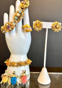 lot 80 image: Vintage Gold-Plated Bracelets and Flower Clip-On Earrings with Set of 3 Gerrys Gold Tone Turtle Pins and Vintage Avon Ring