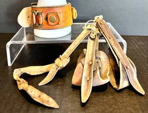 lot 102 image: Vintage Leather Bracelet Corn Husker