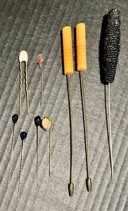 lot 104 image: Collection of 9 Assorted Vintage and Modern Hairpins including Bakelite