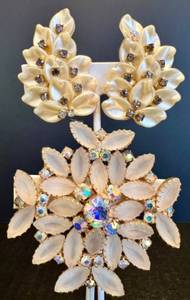 lot 112 image: Stunning Leru Clip Earrings and Brooch Set with Rhinestones