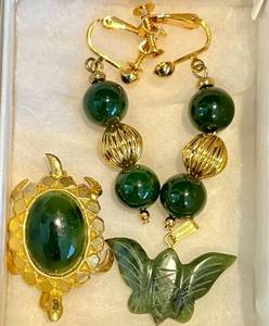 lot 118 image: Lot of Jade Jewelry Turtle and Butterfly Pendants with Earrings