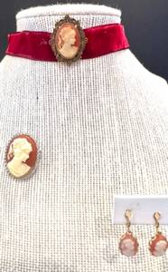 lot 133 image: Victorian Cameo Jewelry Set with Choker, Brooch, and Earrings