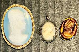 lot 135 image: Vintage Womens Cameo Brooch and Pendants