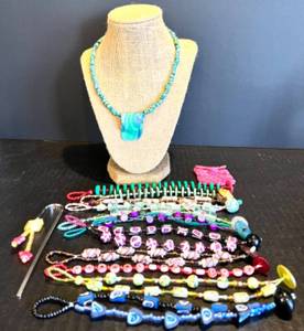 lot 177 image: Collection of Handmade Artisan Beaded Jewelry Set with Bookmark