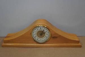 lot 89 image: Vintage Mantel Clock