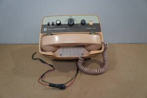 lot 90 image: Vintage Johnson Messenger 130 CB Mobile Radio