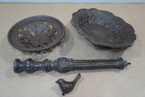 lot 94 image: Cast Iron Bird Bath