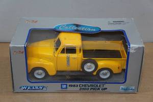 lot 96 image: Welly 1953 Chevrolet 3100 Pick Up 124 Scale Die Cast Truck