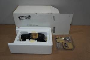 lot 97 image: Danbury Mint 1932 Ford Deuce Highboy Die Cast Car
