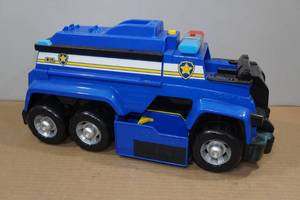 lot 104 image: Paw Patrol Chase Ultimate Cruiser Police Truck