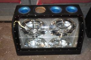 lot 26 image: Dual 2 x 12 Bandpass Subwoofer Box
