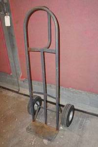lot 28 image: 2-Wheeled Dolly