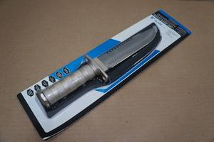 lot 30 image: Gordon 8 Blade Survival Hunting Knife