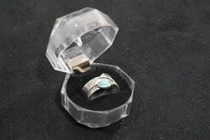lot 41 image: Womens Silver Tone Ring - Turquoise Stone