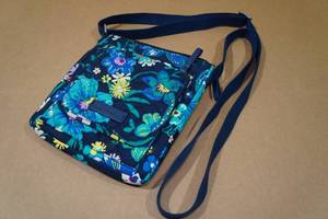 lot 208 image: Vera Bradley Womens Floral Purse