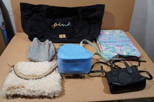 lot 220 image: Assorted Womens Hand Bags