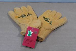 lot 115 image: Yellow Deer Split Gloves -Medium