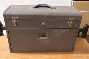 lot 157 image: Vintage Craftsman Machinist Tool Box