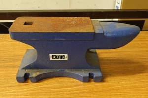 lot 159 image: Forge Cast Iron Anvil