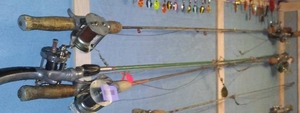 lot 504 image: Vintage (4) Rods and Reels Fork & Hoe, American Shakespeare