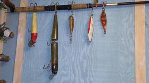 lot 509 image: Vintage Fishing Lure Collection Featuring Creek Chub Bait Company and More