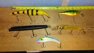 lot 525 image: Lot of 4 Vintage Fishing Lures - Various Brands