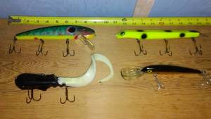 lot 527 image: Set of 4 Fishing Lures - Various Styles
