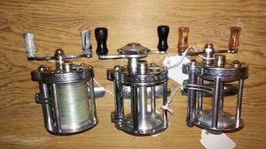 lot 533 image: Collection of 3 Vintage Pflueger Fishing Reels - USA Made