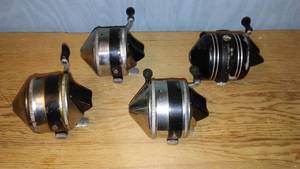 lot 540 image: Lot of 3 Vintage Zebco Reels (4) 33 and 606 Model