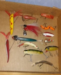 lot 543 image: Mixed Lot of 13 Vintage Fishing Lures