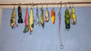 lot 554 image: Collection of 12 Vintage Fishing Lures - Assorted Styles and Colors