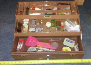 lot 567 image: Antique Kennedy Fishing Tackle Box Full of Vintage Gear and Lures