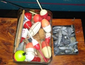 lot 579 image: Fishing Bobbers and Weights Lot - Assorted Floats and Sinkers