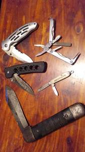 lot 602 image: Collection of 5 Assorted Folding Knives and Multi-Tools  