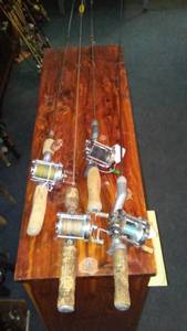 lot 618 image: Group of 4 Vintage Fishing Reels and Rods Collection