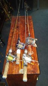 lot 619 image: Collection of 4 Vintage Fishing Rods with Reels - Pflueger (2), The Captain and Shakespeare Models