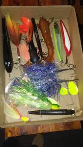 lot 625 image: Assorted Fishing Lures Lot - 13 Items with Various Designs and Colors