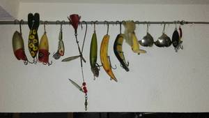 lot 630 image: Collection of Vintage Fishing Lures - 13 Assorted Pieces