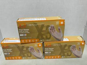lot 126 image: Medium Vinyl Gloves