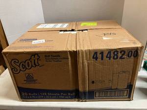 lot 60 image: Scott Paper Towels