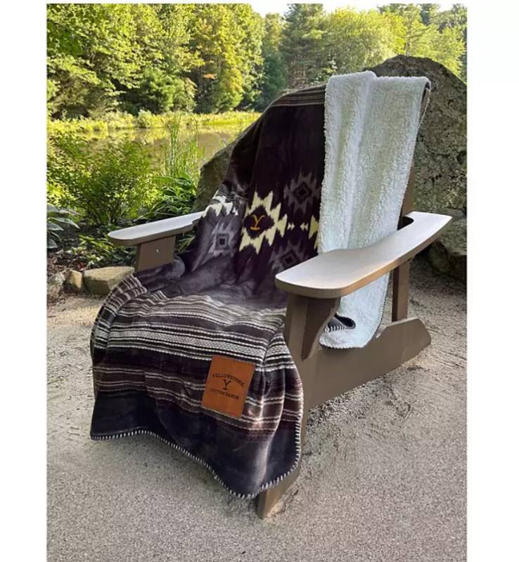 lot 231 image: NEW Yellowstone Silk Touch Sherpa Reverse Throw, 60 x 70 - Ombre Border