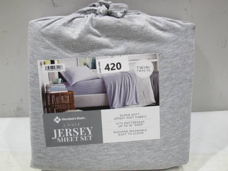 lot 420 image: NEW Members Mark 3-Piece Jersey Sheet Set - Silver Gray - TwinTwin XL