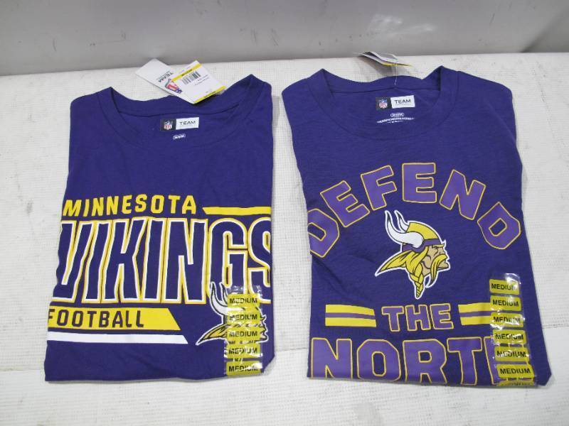 lot 189 image: NEW Pair of MENS Short Sleeve Minnesota Vikings T-Shirts - Purple - XL