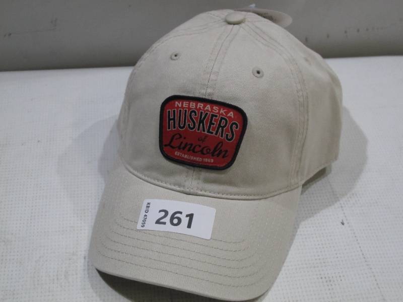 lot 413 image: NEW Captivating Brand Nebraska Cornhusker One Size Fits Most Baseball Cap - Cream