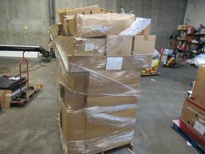 lot 105 image: Pallet of Store Overstock and Ecommerce Unprocessed Product - Everyday Vickerman