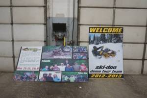 lot 5 image: corrugated signs